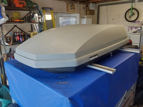 Halfords large roofbox - halfords,