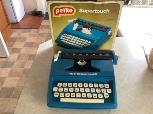 Petite supertouch80 typewriter - petite,