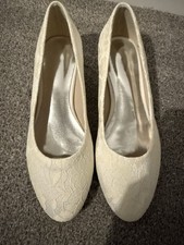 Bridal Lace Ivory Size 4 Flat