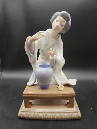 Lladro figurine made - lladro,