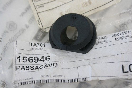 Bonnet cable cable guide