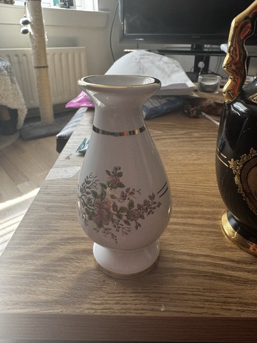 Elegant vintage white - an,