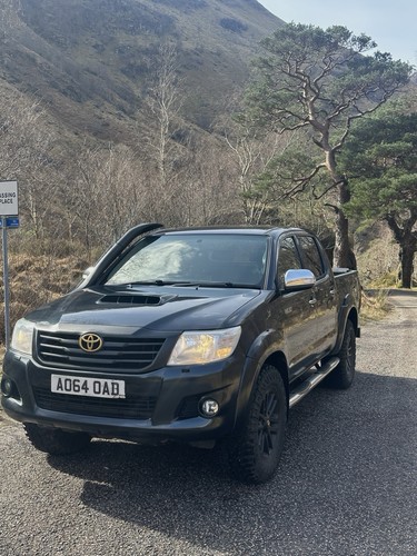 Toyota hilux invincible 0l - toyota,