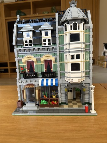 Lego modular building - modular, green