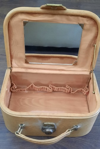 Original vintage 1950 vanity - original,