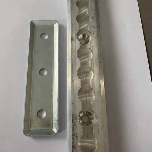 Tracking spreader plates for