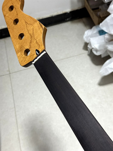 Fretless roasted flame maple - roasted,