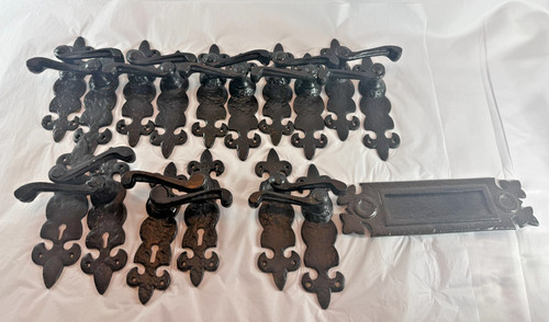 Cast iron fleur lis door - cast, de