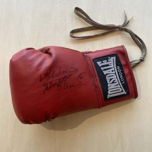 Boxing signed red glove - signed, ken