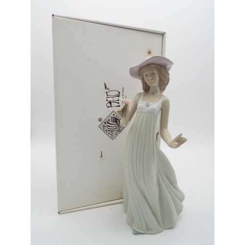 Lladro gentle breeze - #5,