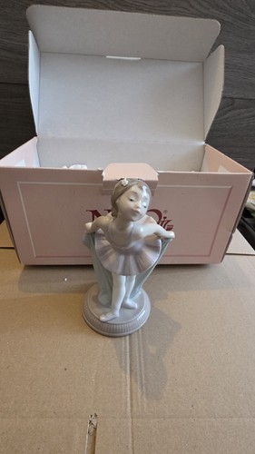 Nao lladró porcelain - by,