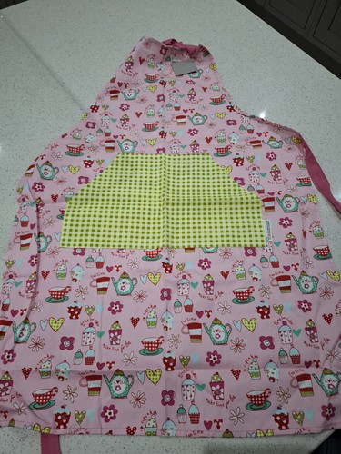 Pretty cupcake pattern - cupcake, bib