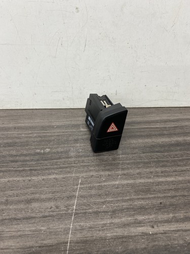 Audi 2015 hazard - q5, warning