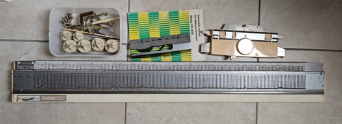 Brother knitting machine - knitting,