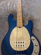ERNIE BALL MUSICMAN STINGRAY