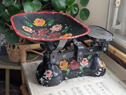 Vintage cast iron weighing - cast,