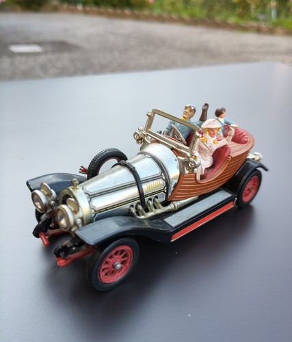 Corgi toys 266 chitty - 266,