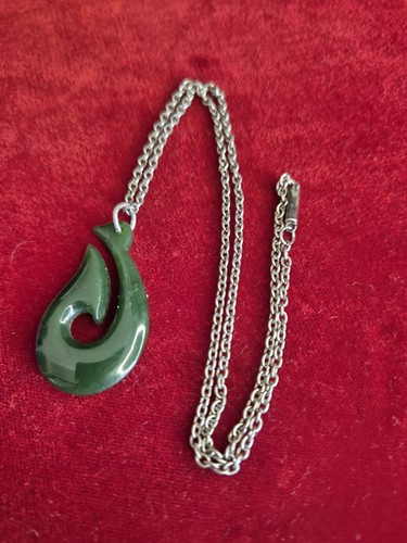 Hei matau maori carved pounamu - hei,