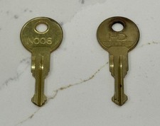 2 Halfords / Thule Roof Box