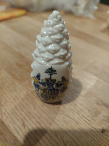 Goss crested china - wh, pinecone
