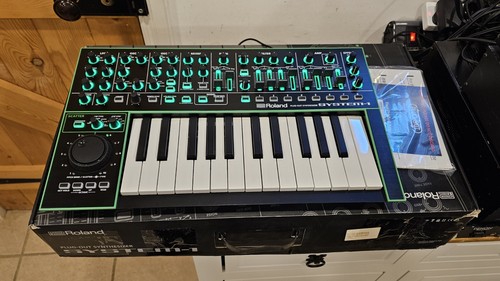 Roland aira system plug - roland, plug-out