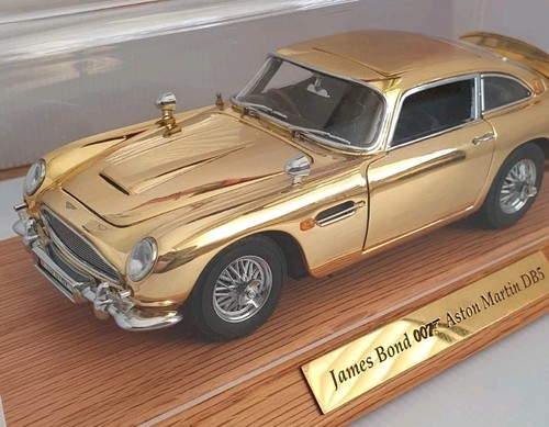 Danbury mint aston martin - martin, gold