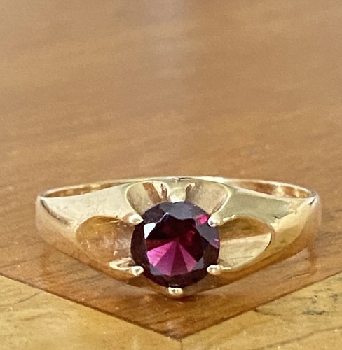 Gents 9ct gold almandine - ,