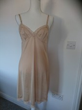 VTG VANITY FAIR CREAM SLIPPERY GLOSSY NYLON LACE TRIM SLIP PETTICOAT DRESS