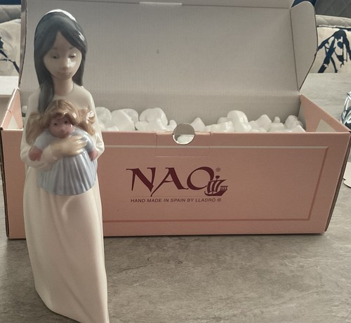 Nao girl with - with, child/doll