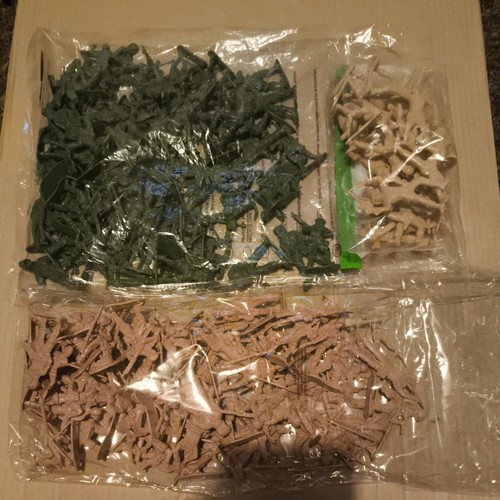 189 toy army soldiers - 189,