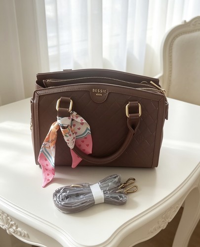 Bessie london two tone logo - bessie,