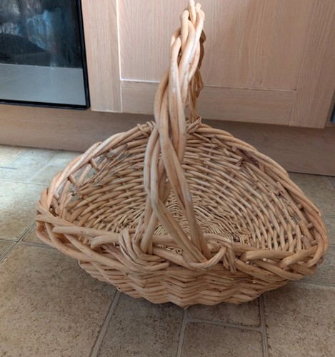 Round beige wicker - beige, with