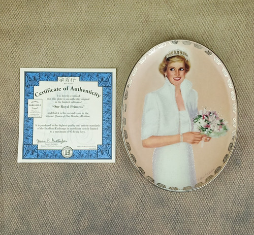 Vintage bradford exchange - 👑,