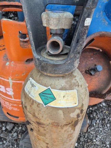 Large helium gas cylinders - helium,