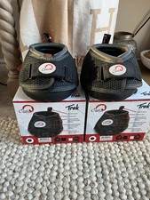 PAIR CAVALLO TREK HOOF BOOTS REGULAR SIZE 4 brand new in boxes 