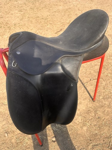 Thorowgood black saddle - thorowgood, 18”