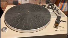 AKAI TURNTABLE, MODEL AP-B20C
