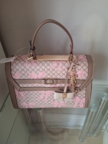 River island bow design - river,