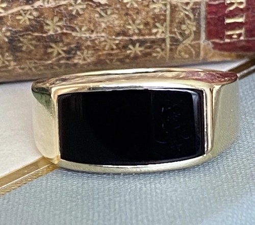 Gents 9ct gold onyx oblong - &,