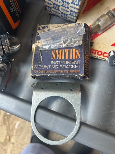 Nos smiths instrument mounting