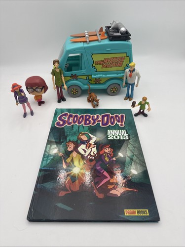 Scooby doo figures with - scooby,