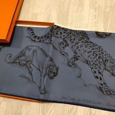 HERMES Carre 90 Dans l'atelier