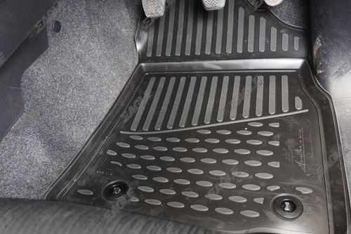 Toyota hilux rubber floor mats - hilux,