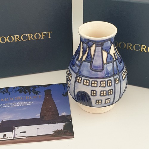 Moorcroft vase chimney town - vase,