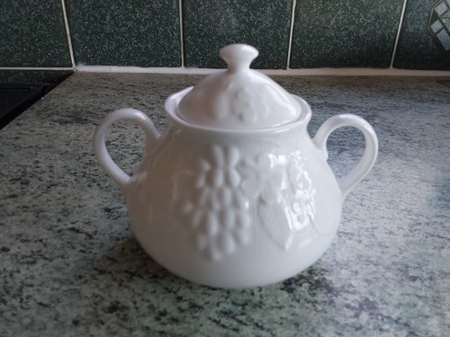 Wedgwood strawberry and vine - wedgwood,