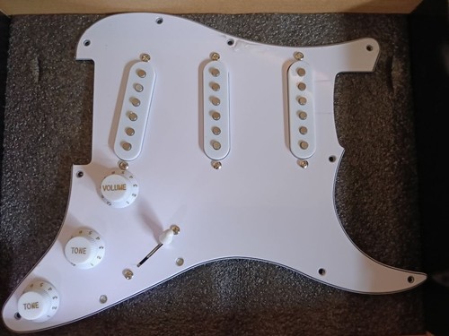 Vintage style strat - vintage, loaded