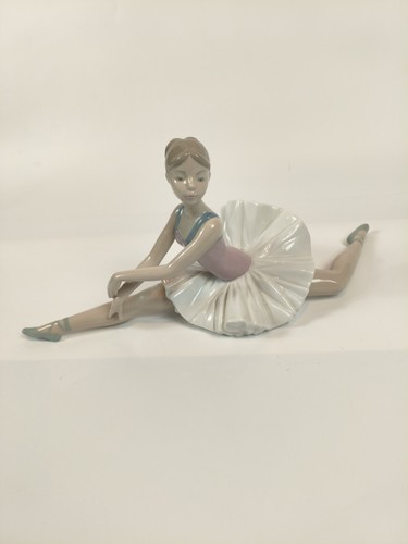Nao lladro poised - poised, ballerina