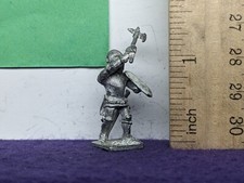 Hinchliffe 3710 Dismounted English Knight with Battleaxe MF-11 Miniature Metal