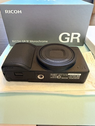 Ricoh monochrome camera - gr,