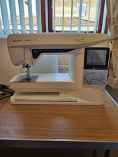 Husqvarna Viking Opal 690Q